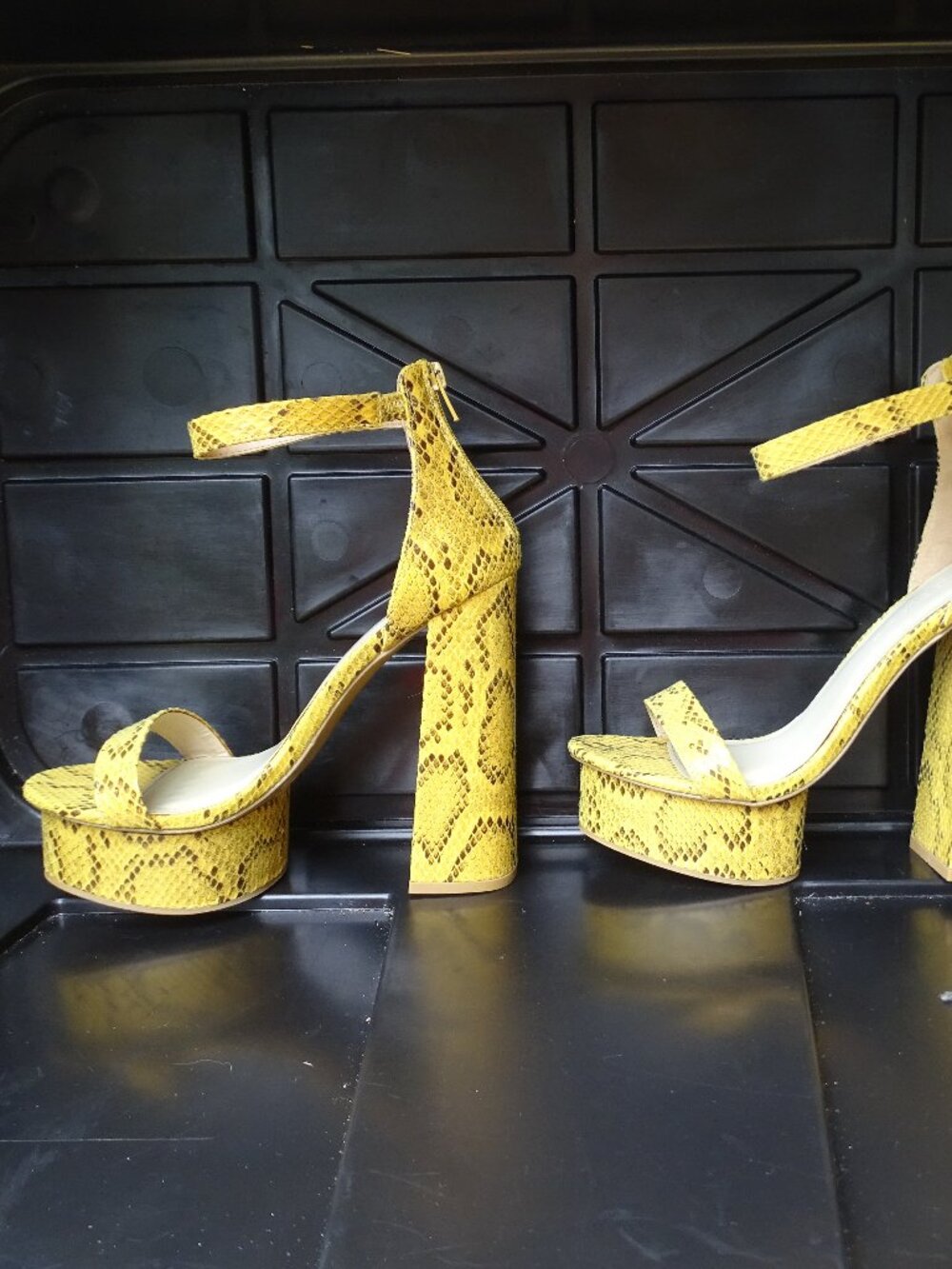 Wild Diva Lounge Yellow Brown Snake Print Mary Jane Platform Block Heels 8.5